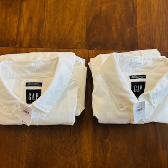 NWT!  Pair of Gap Men's White Oxford Shirt, Classic Fit Stretch, Size S - Picture 1 of 10